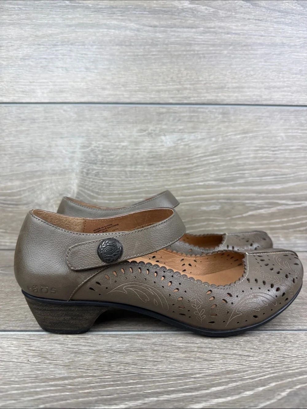 Taos Tango Women’s Sz 9 Brown Taupe Leather Floral Perf Alt Closure MJ Heel Shoe